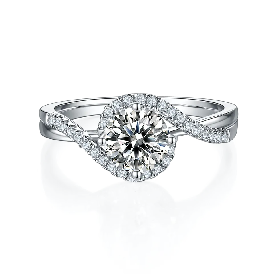 Exquisite Halo 1.00ct Moissanite Engagement Ring Set in Sterling Silver